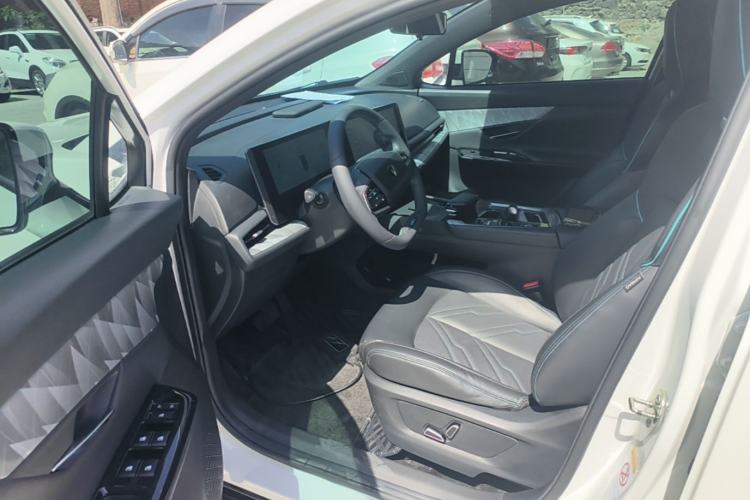 Used CHANGAN UNI-T 2023 2nd Generation 1.5T Luxury Version Driver Seat