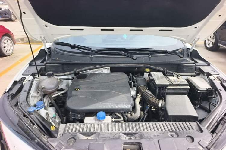 Used CHANGAN UNI-T 2023 Second-Generation 1.5T Prestige Model Engine Bay