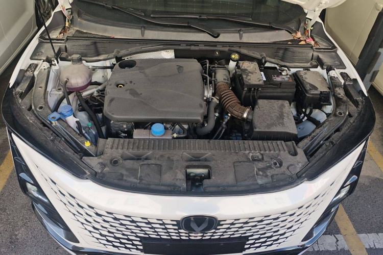 Used CHANGAN UNI-T 2023 Second-Generation 1.5T Prestige Model Engine Bay