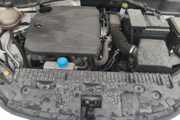 Used CHANGAN UNI-T 2023 Second-Generation 1.5T Prestige Model Engine Bay
