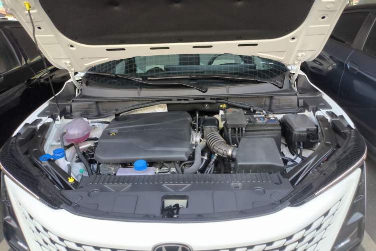 Used CHANGAN UNI-T 2023 Second-Generation 1.5T Prestige Model Engine Bay