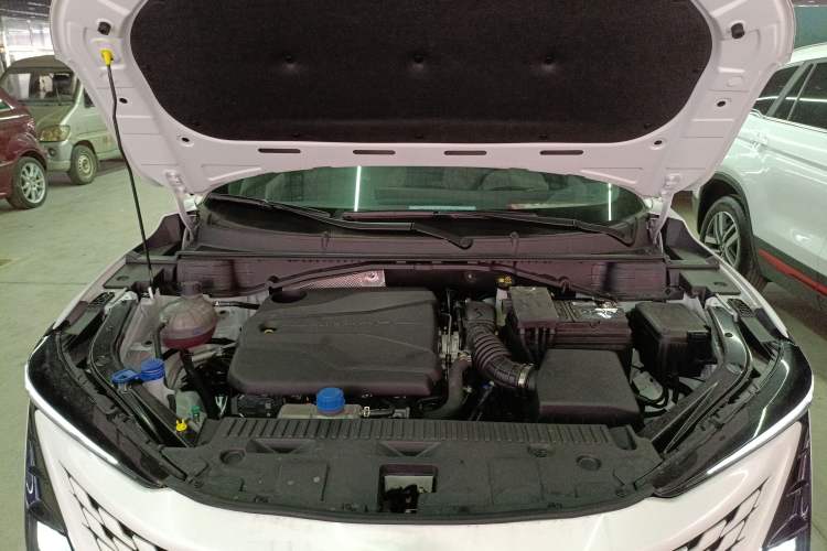 Used CHANGAN UNI-T 2023 Second-Generation 1.5T Prestige Model Engine Bay