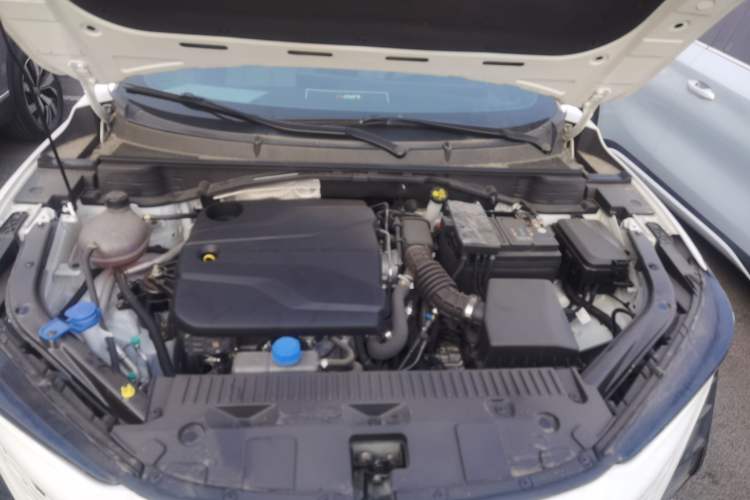 Used CHANGAN UNI-T 2023 Second-Generation 1.5T Prestige Model Engine Bay
