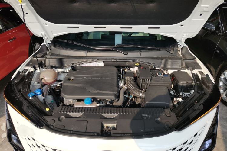Used CHANGAN UNI-T 2023 Second-Generation 1.5T Prestige Model Engine Bay