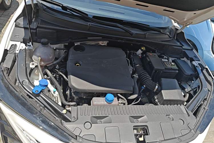 Used CHANGAN UNI-T 2023 Second-Generation 1.5T Prestige Model Engine Bay