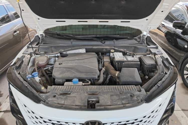 Used CHANGAN UNI-T 2023 Second-Generation 1.5T Prestige Model Engine Bay
