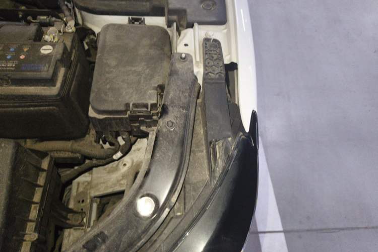 Used CHANGAN UNI-T 2023 Second-Generation 1.5T Prestige Model Engine Bay Left