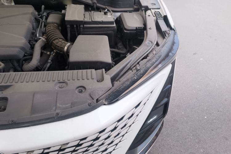 Used CHANGAN UNI-T 2023 Second-Generation 1.5T Prestige Model Engine Bay Left