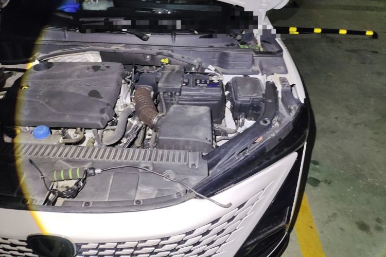 Used CHANGAN UNI-T 2023 Second-Generation 1.5T Prestige Model Engine Bay Left