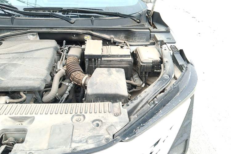 Used CHANGAN UNI-T 2023 Second-Generation 1.5T Prestige Model Engine Bay Left
