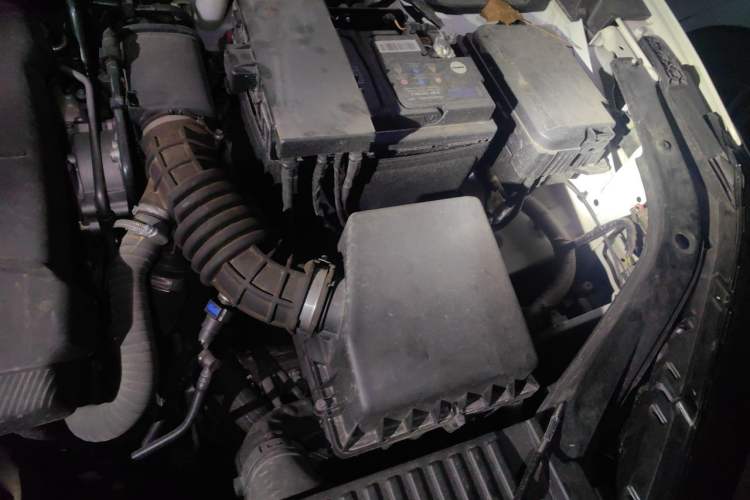 Used CHANGAN UNI-T 2023 Second-Generation 1.5T Prestige Model Engine Bay Left