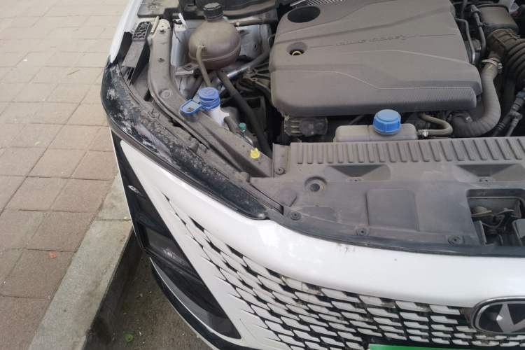 Used CHANGAN UNI-T 2023 Second-Generation 1.5T Prestige Model Engine Bay Right