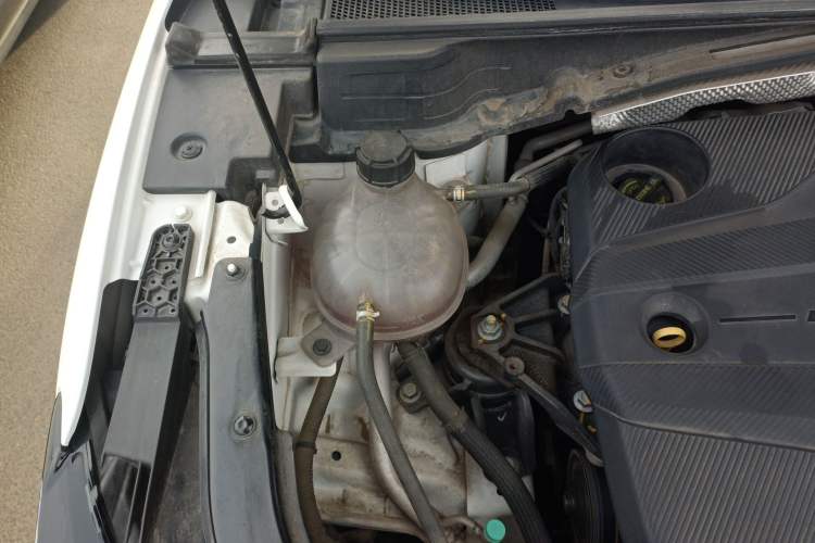 Used CHANGAN UNI-T 2023 2nd Generation 1.5T Flagship Version Engine Bay Right