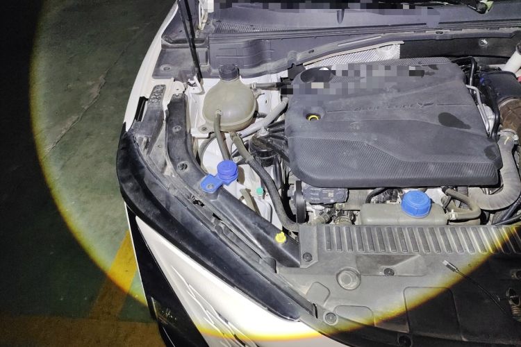 Used CHANGAN UNI-T 2023 Second-Generation 1.5T Prestige Model Engine Bay Right