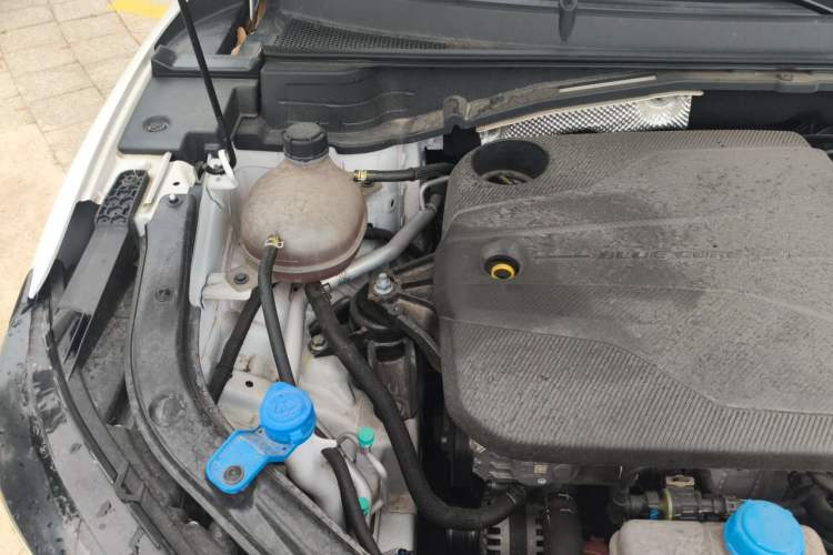Used CHANGAN UNI-T 2023 Second-Generation 1.5T Prestige Model Engine Bay Right
