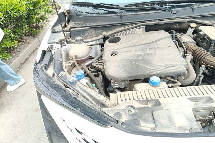 Used CHANGAN UNI-T 2023 Second-Generation 1.5T Prestige Model Engine Bay Right