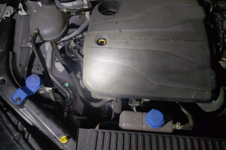 Used CHANGAN UNI-T 2023 Second-Generation 1.5T Prestige Model Engine Bay Right