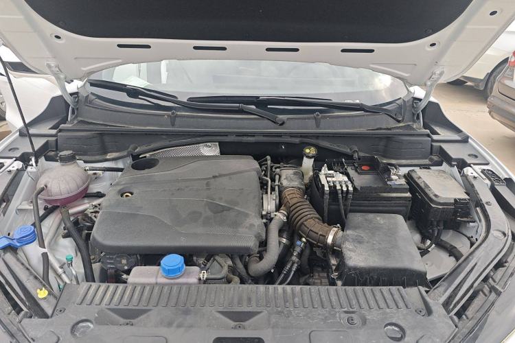 Used CHANGAN UNI-T 2023 Second-Generation 1.5T Prestige Model Engine Bay