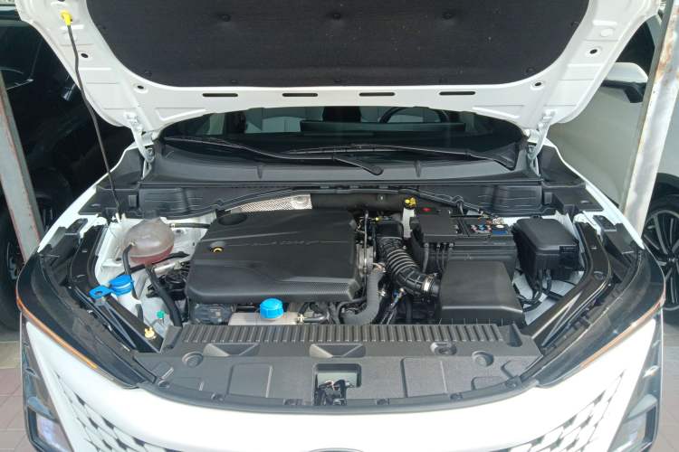 Used CHANGAN UNI-T 2023 Second-Generation 1.5T Prestige Model Engine Bay