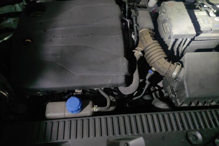 Used CHANGAN UNI-T 2023 Second-Generation 1.5T Prestige Model Engine Bay
