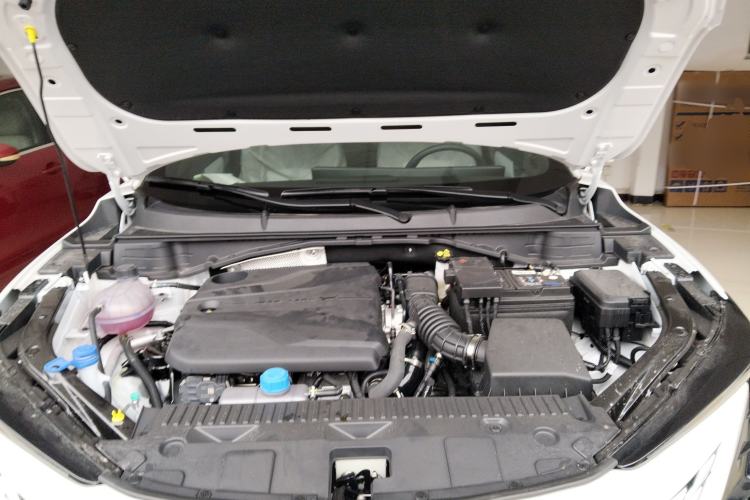 Used CHANGAN UNI-T 2023 Second-Generation 1.5T Prestige Model Engine Bay