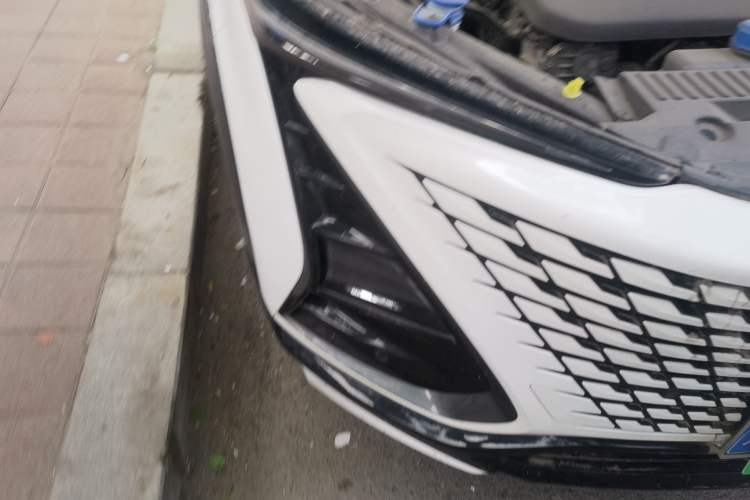 Used CHANGAN UNI-T 2023 Second-Generation 1.5T Prestige Model Exterior 3