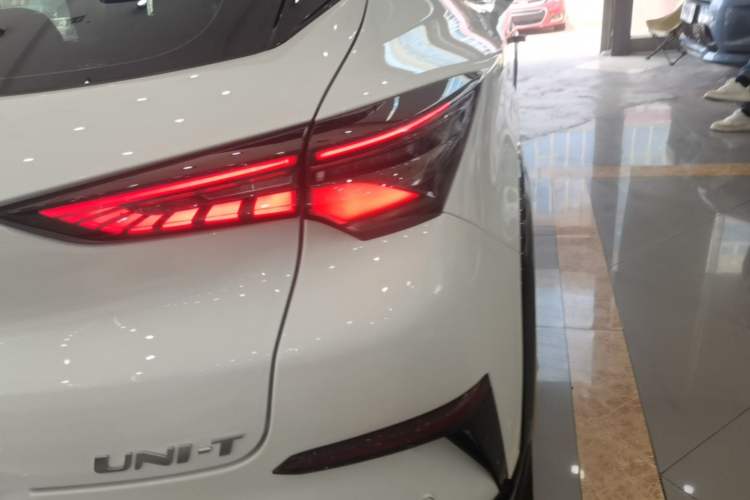 Used CHANGAN UNI-T 2023 Second-Generation 1.5T Prestige Model Exterior 3