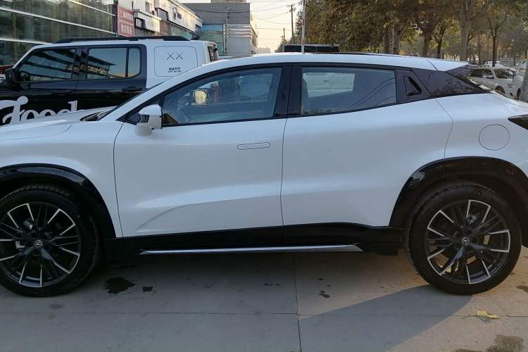 Used CHANGAN UNI-T 2023 2nd Generation 1.5T Flagship Version Exterior 3