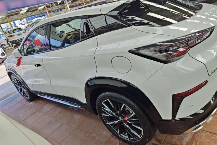 Used CHANGAN UNI-T 2023 Second-Generation 1.5T Prestige Model Exterior 5