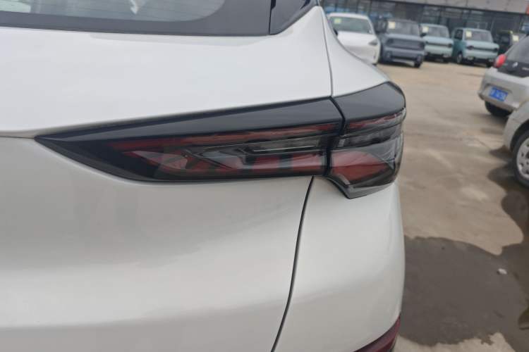 Used CHANGAN UNI-T 2023 Second-Generation 1.5T Prestige Model Exterior 6