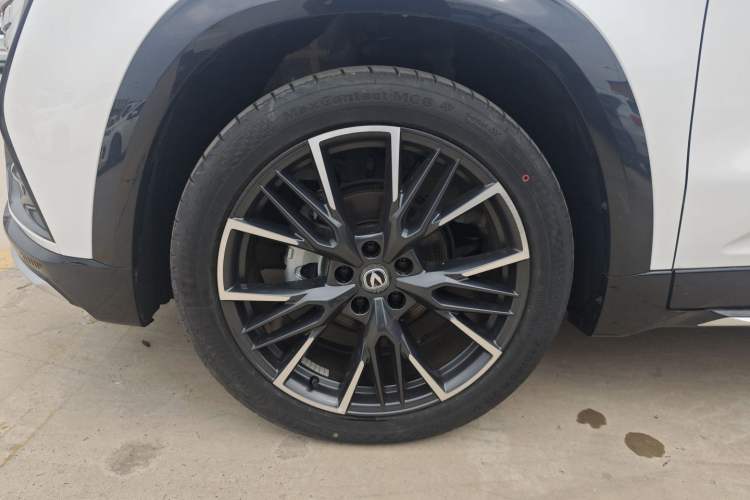 Used CHANGAN UNI-T 2023 Second-Generation 1.5T Prestige Model Exterior 7