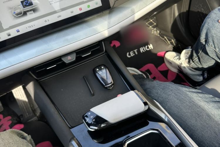 Used CHANGAN UNI-T 2023 Second-Generation 1.5T Prestige Model Exterior 8