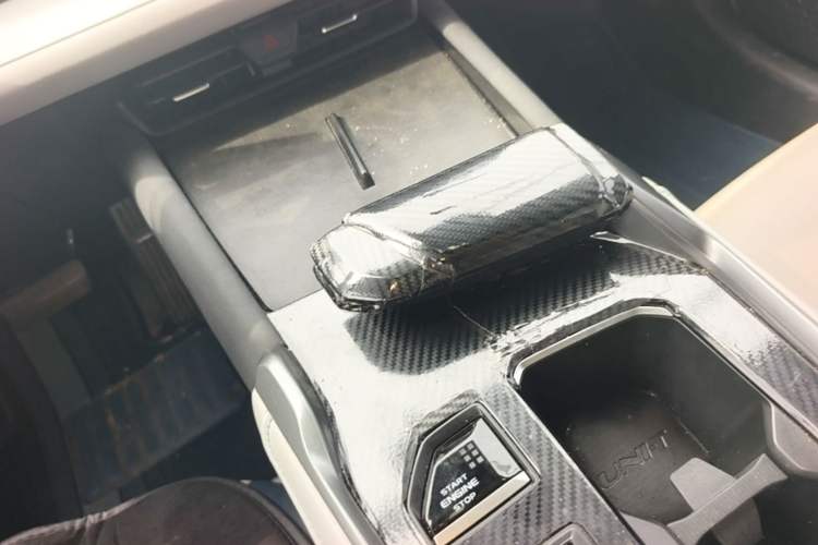 Used CHANGAN UNI-T 2023 Second-Generation 1.5T Prestige Model Gear Lever