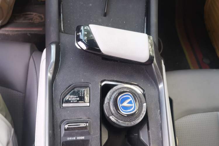 Used CHANGAN UNI-T 2023 Second-Generation 1.5T Prestige Model Gear Lever