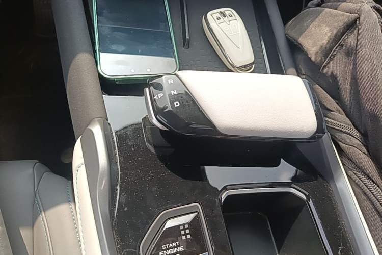 Used CHANGAN UNI-T 2023 2nd Generation 1.5T Excellence Version Gear Lever