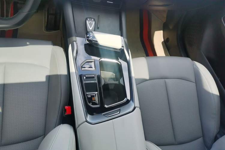Used CHANGAN UNI-T 2023 2nd Generation 1.5T Luxury Version Gear Lever