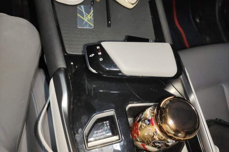 Used CHANGAN UNI-T 2023 Second-Generation 1.5T Prestige Model Gear Lever