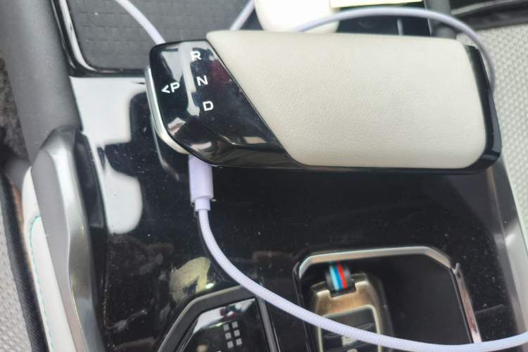 Used CHANGAN UNI-T 2023 Second-Generation 1.5T Prestige Model Gear Lever
