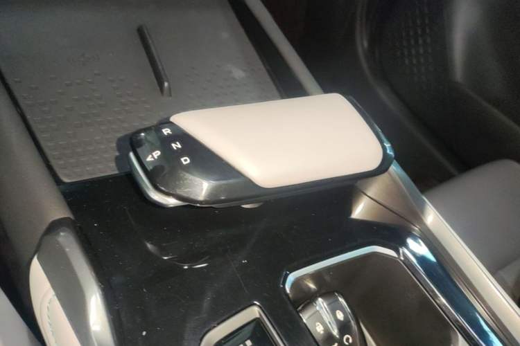 Used CHANGAN UNI-T 2023 2nd Generation 1.5T Flagship Version Gear Lever