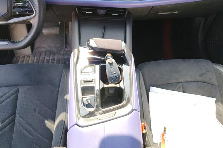 Used CHANGAN UNI-T 2023 2nd Generation 1.5T Sport Edition Prestige Version Gear Lever