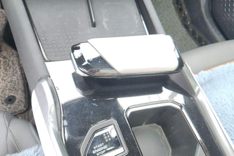 Used CHANGAN UNI-T 2023 Second-Generation 1.5T Prestige Model Gear Lever