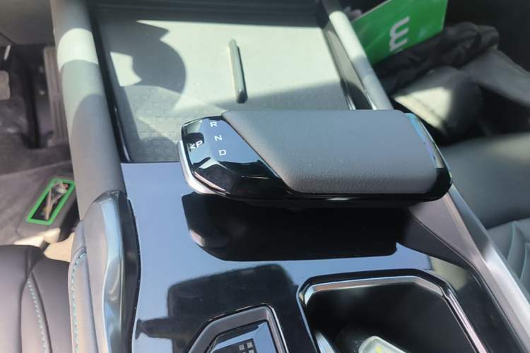Used CHANGAN UNI-T 2023 2nd Generation 1.5T Luxury Version Gear Lever