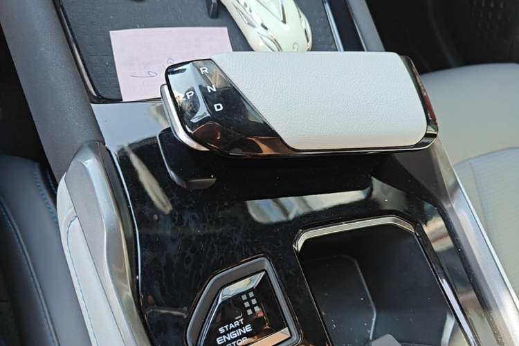 Used CHANGAN UNI-T 2023 Second-Generation 1.5T Prestige Model Gear Lever