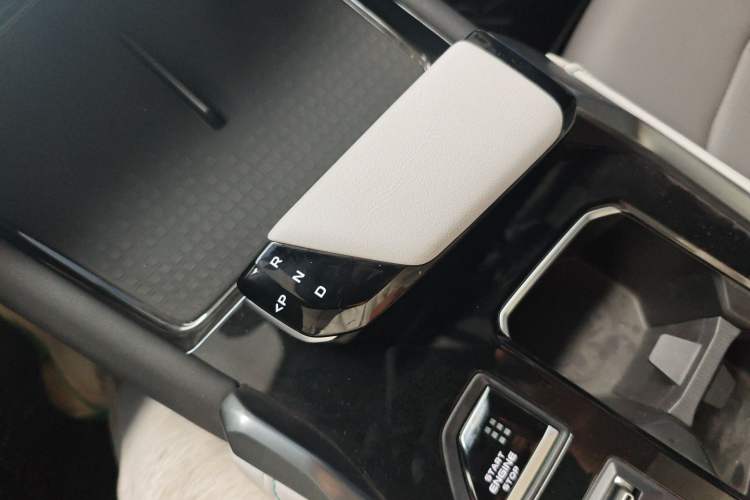 Used CHANGAN UNI-T 2023 Second-Generation 1.5T Prestige Model Gear Lever