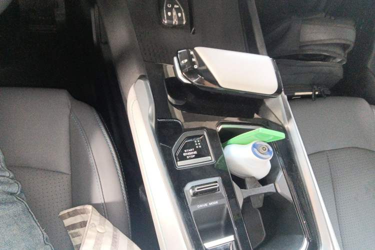 Used CHANGAN UNI-T 2023 Second-Generation 1.5T Prestige Model Gear Lever