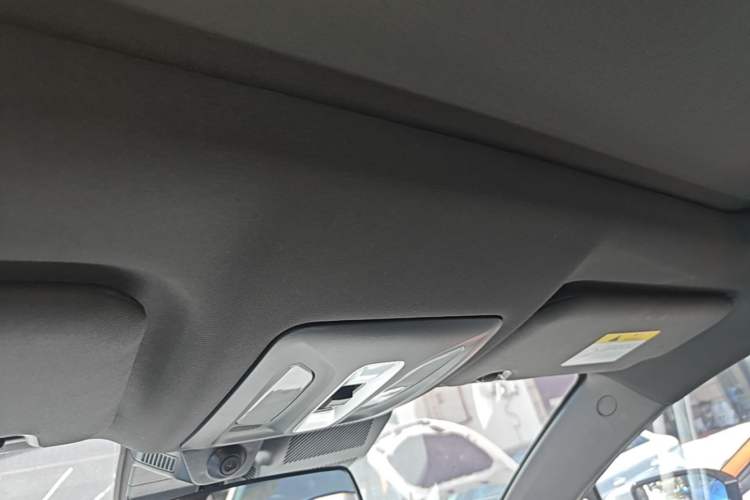 Used CHANGAN UNI-T 2023 Second-Generation 1.5T Prestige Model Headliner