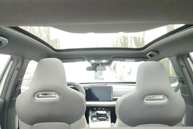 Used CHANGAN UNI-T 2023 Second-Generation 1.5T Prestige Model Headliner