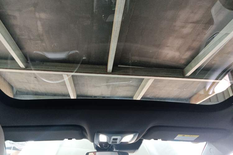 Used CHANGAN UNI-T 2023 Second-Generation 1.5T Prestige Model Headliner