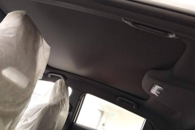 Used CHANGAN UNI-T 2023 Second-Generation 1.5T Prestige Model Headliner