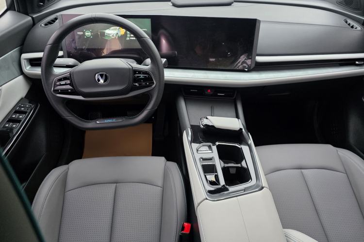 Used CHANGAN UNI-T 2023 Second-Generation 1.5T Prestige Model Interior 1